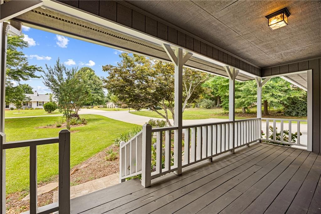 3 bedroom, 2 bathroom, 1,288 sq ft single family residence under contract at 5671 Raintree Trace, Oakwood, GA 30566 — photo 6