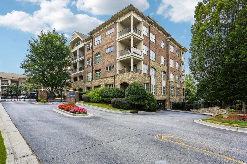 1 bedroom, 1 bathroom, 916 sq ft condominium for sale at 625 Piedmont Avenue 3025, Atlanta, GA 30308 — photo 7