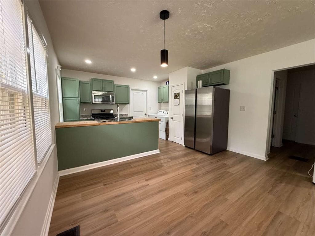 4 bedroom, 2 bathroom, 1,600 sq ft single family residence for sale at 1551 N Columbia Place, Decatur, GA 30032 — photo 2