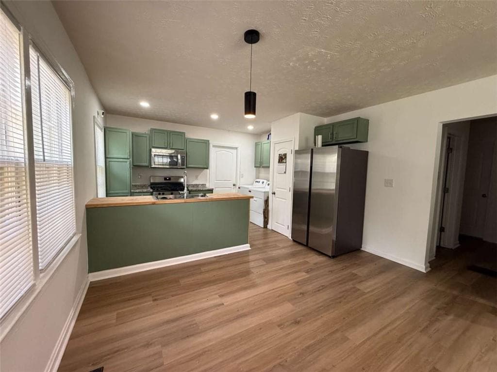 4 bedroom, 2 bathroom, 1,600 sq ft single family residence for sale at 1551 N Columbia Place, Decatur, GA 30032 — photo 4