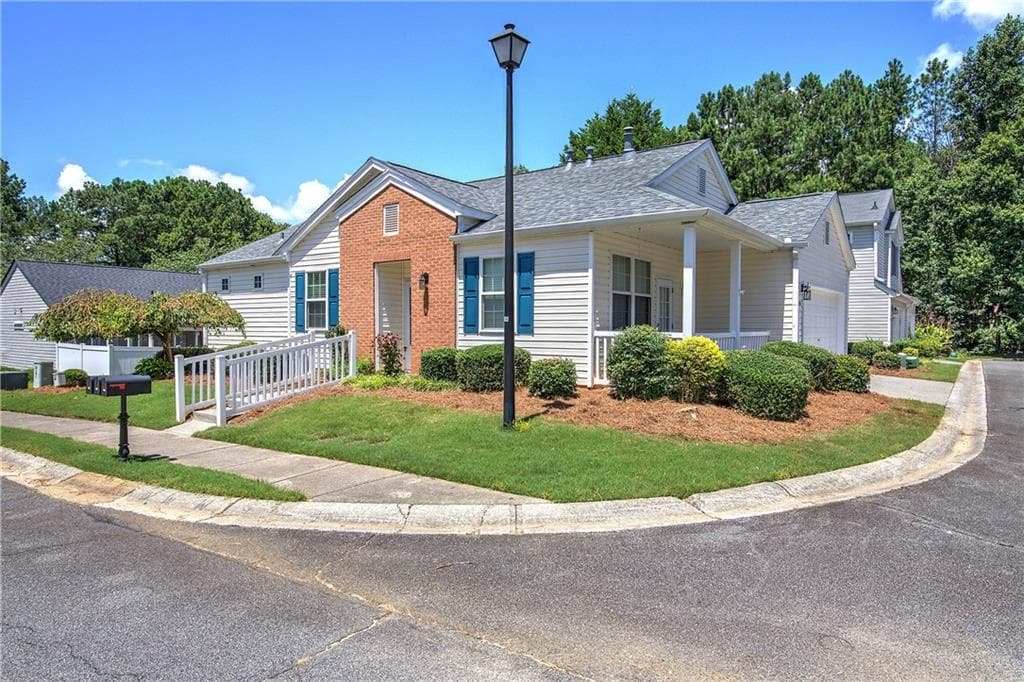 2 bedroom, 2 bathroom, 1,023 sq ft single family residence under contract at 560 Windcroft Circle, Acworth, GA 30101 — photo 2