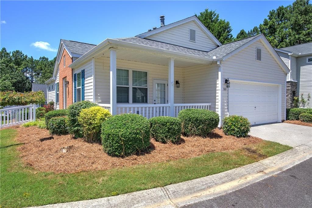 2 bedroom, 2 bathroom, 1,023 sq ft single family residence under contract at 560 Windcroft Circle, Acworth, GA 30101 — photo 3