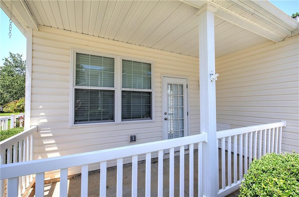 2 bedroom, 2 bathroom, 1,023 sq ft single family residence under contract at 560 Windcroft Circle, Acworth, GA 30101 — photo 6