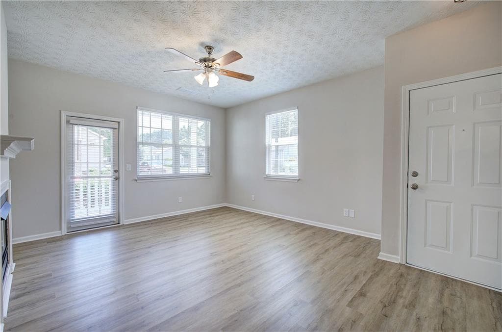 2 bedroom, 2 bathroom, 1,023 sq ft single family residence under contract at 560 Windcroft Circle, Acworth, GA 30101 — photo 8
