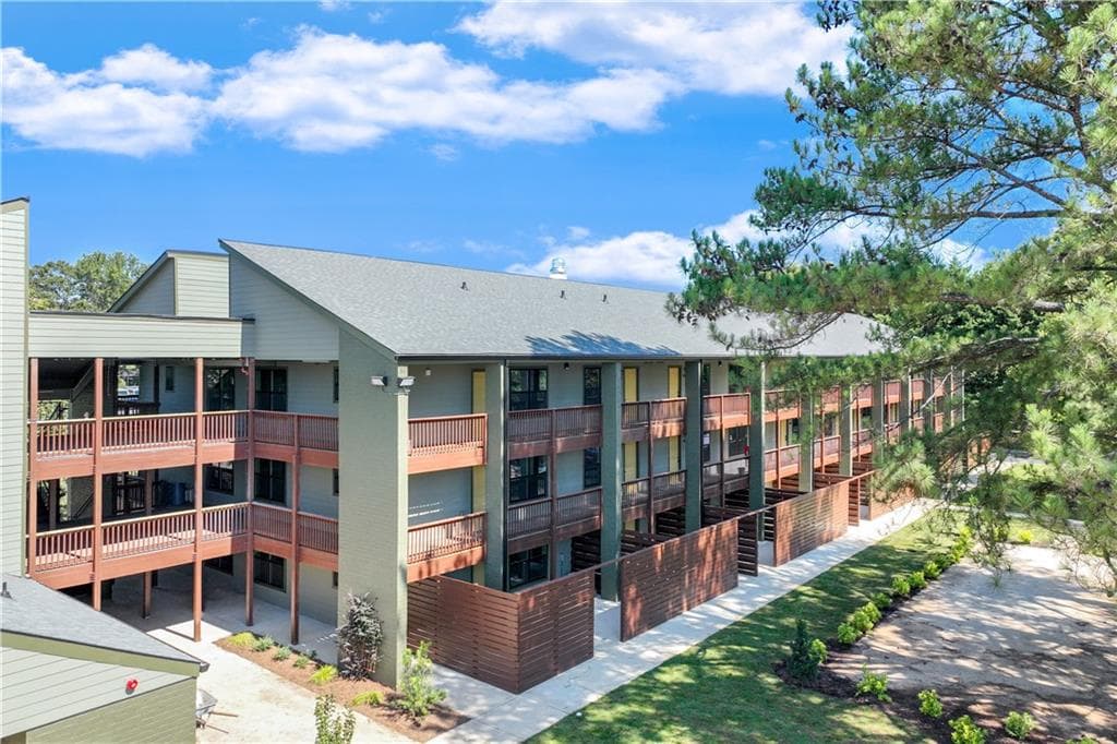 1 bedroom, 1 bathroom apartment for rent at 710 Jesse Jewell Parkways 101 CORNER - Lower Level, Gainesville, GA 30501 for $1,350 a month