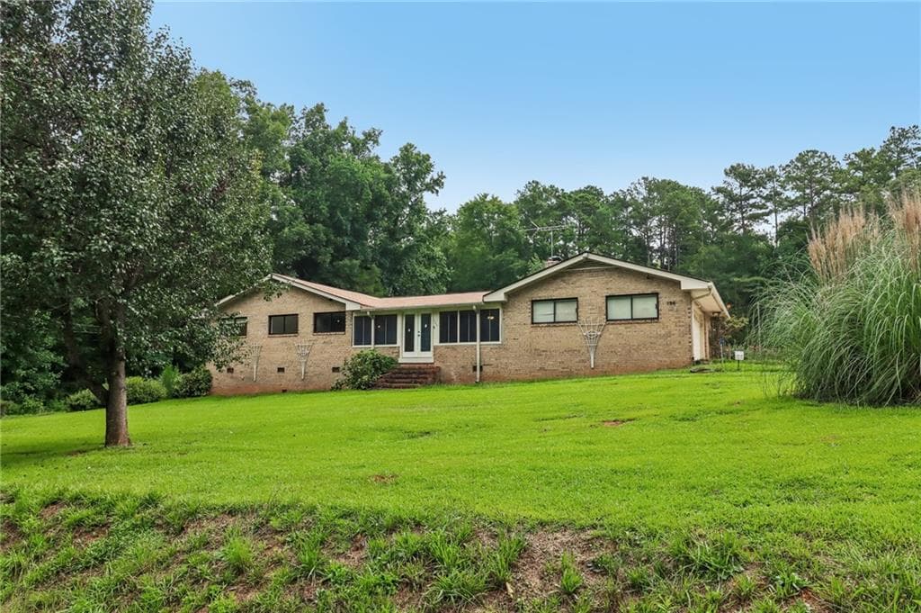 4 bedroom, 2 bathroom, 1,954 sq ft single family residence for sale at 726 N Mcdonough Road, Griffin, GA 30223 — photo 2