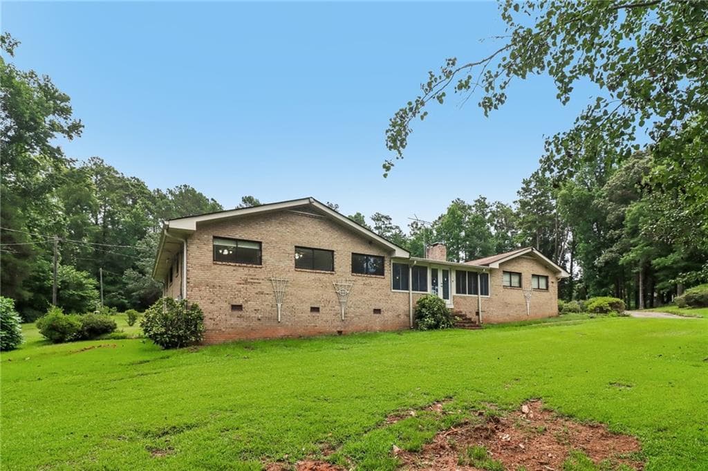 4 bedroom, 2 bathroom, 1,954 sq ft single family residence for sale at 726 N Mcdonough Road, Griffin, GA 30223 — photo 3