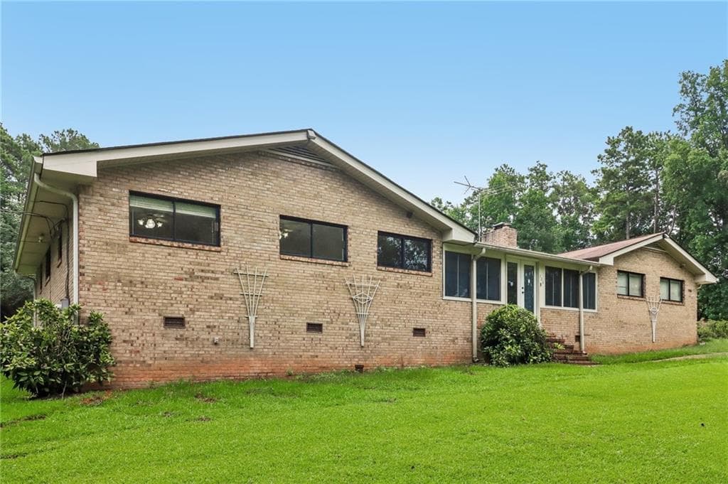 4 bedroom, 2 bathroom, 1,954 sq ft single family residence for sale at 726 N Mcdonough Road, Griffin, GA 30223 — photo 4