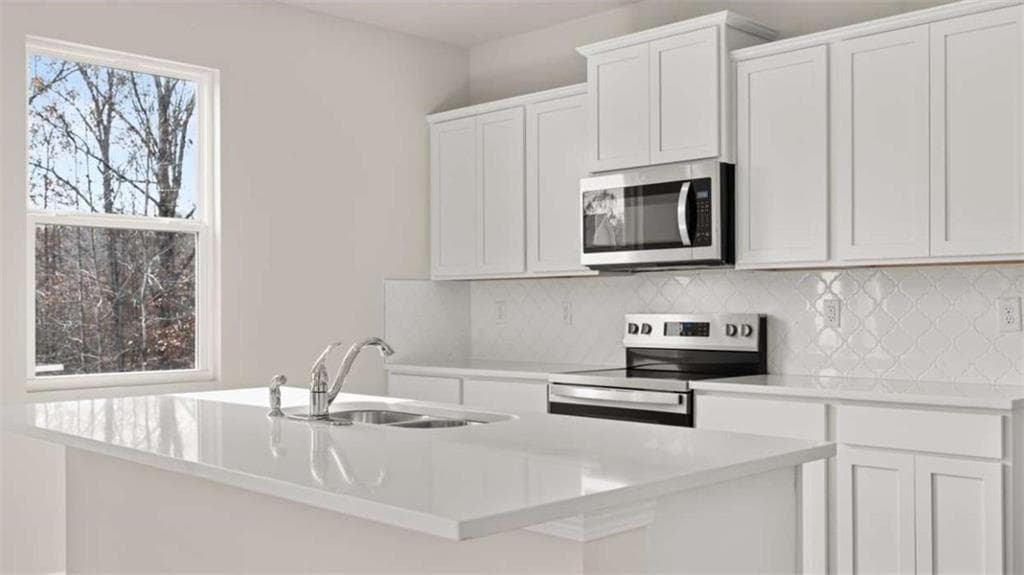 4 bedroom, 3 bathroom, 2,338 sq ft single family residence for sale at 309 Faulkner Street, Stockbridge, GA 30281 — photo 4