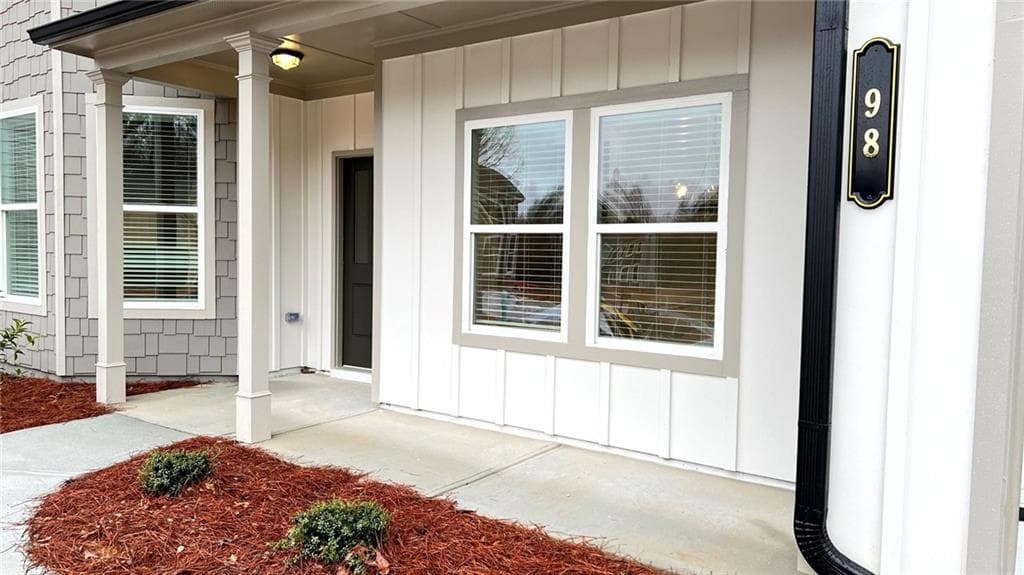 5 bedroom, 3 bathroom, 3,161 sq ft single family residence under contract at 98 Fox Creek Drive, Braselton, GA 30517 — photo 2