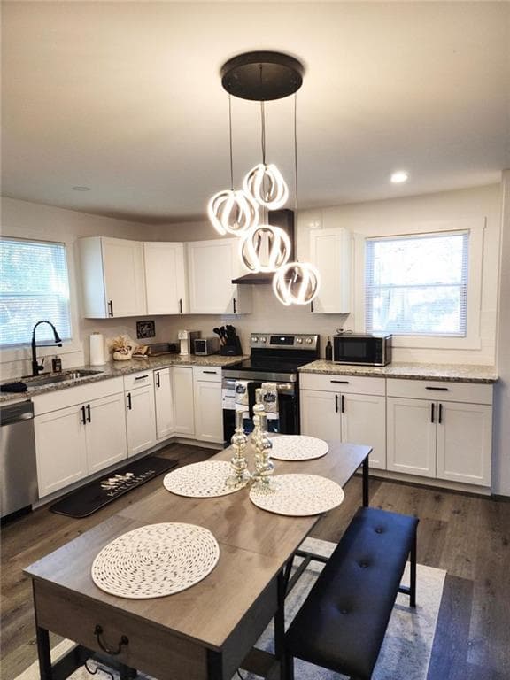3 bedroom, 2 bathroom single family residence for rent at 192 Hemphill School Road, Atlanta, GA 30331 for $2,300 a month — photo 3