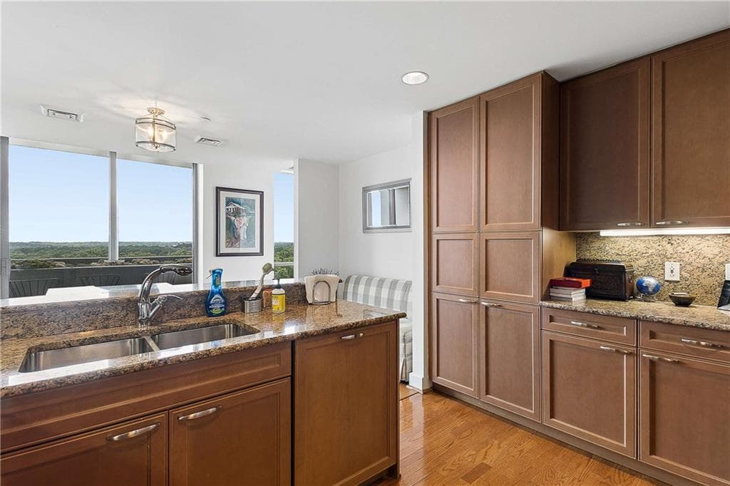 2 bedroom, 2 bathroom, 1,940 sq ft condominium for rent at 700 Park Regency Place 1607, Atlanta, GA 30326 for $4,500 a month — photo 10