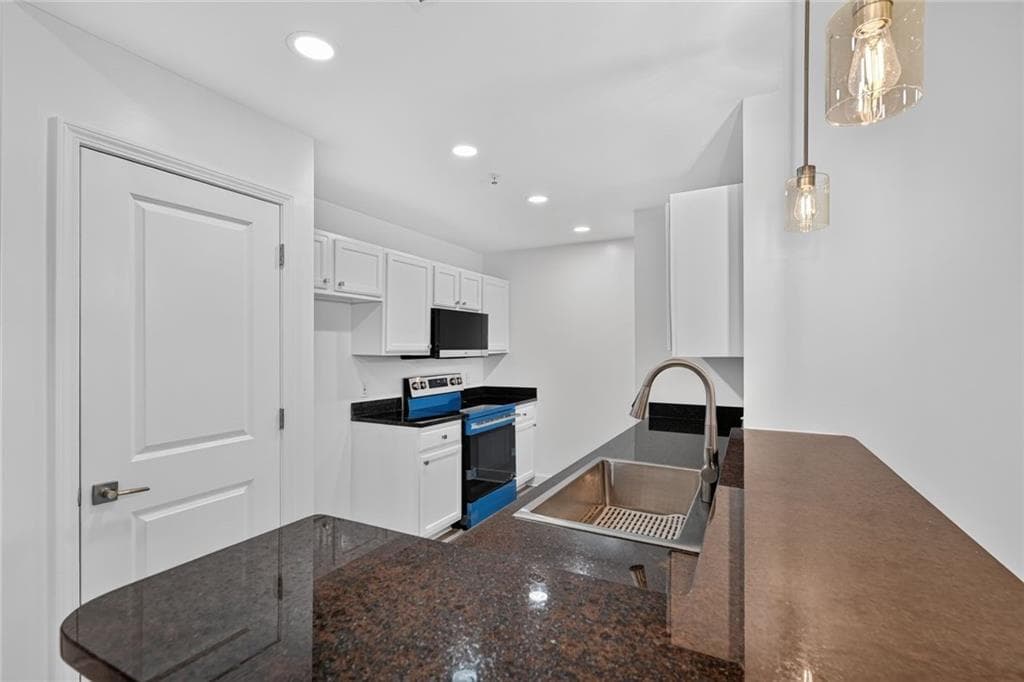 1 bedroom, 1 bathroom, 761 sq ft condominium for sale at 3040 Peachtree Road 313, Atlanta, GA 30305 — photo 4