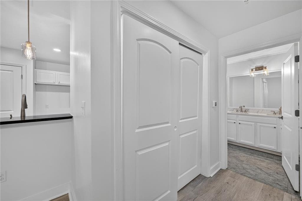 1 bedroom, 1 bathroom, 761 sq ft condominium for sale at 3040 Peachtree Road 313, Atlanta, GA 30305 — photo 8