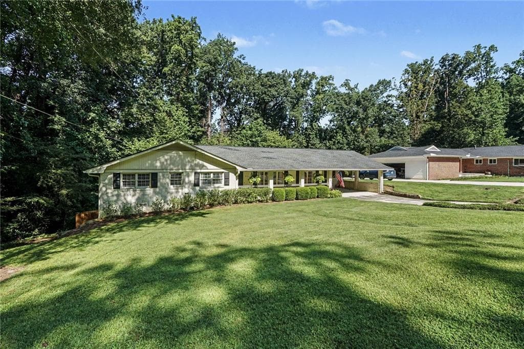 4 bedroom, 2 bathroom, 2,552 sq ft single family residence for sale at 2970 Medinah Court, Atlanta, GA 30341 — photo 2