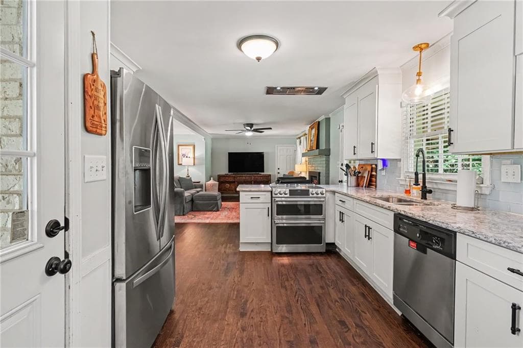 4 bedroom, 2 bathroom, 2,552 sq ft single family residence for sale at 2970 Medinah Court, Atlanta, GA 30341 — photo 9