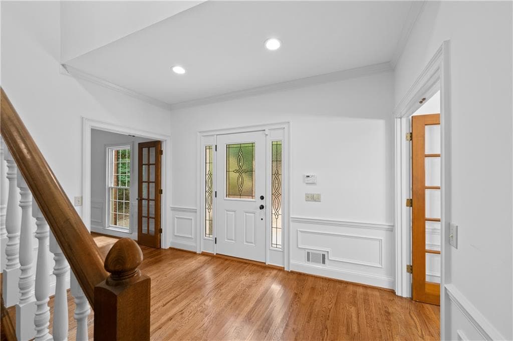 5 bedroom, 6 bathroom, 6,610 sq ft single family residence for sale at 9335 Huntcliff Trace, Sandy Springs, GA 30350 — photo 4