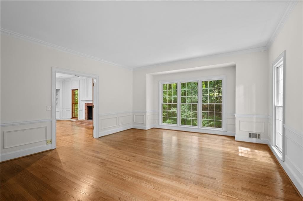 5 bedroom, 6 bathroom, 6,610 sq ft single family residence for sale at 9335 Huntcliff Trace, Sandy Springs, GA 30350 — photo 6
