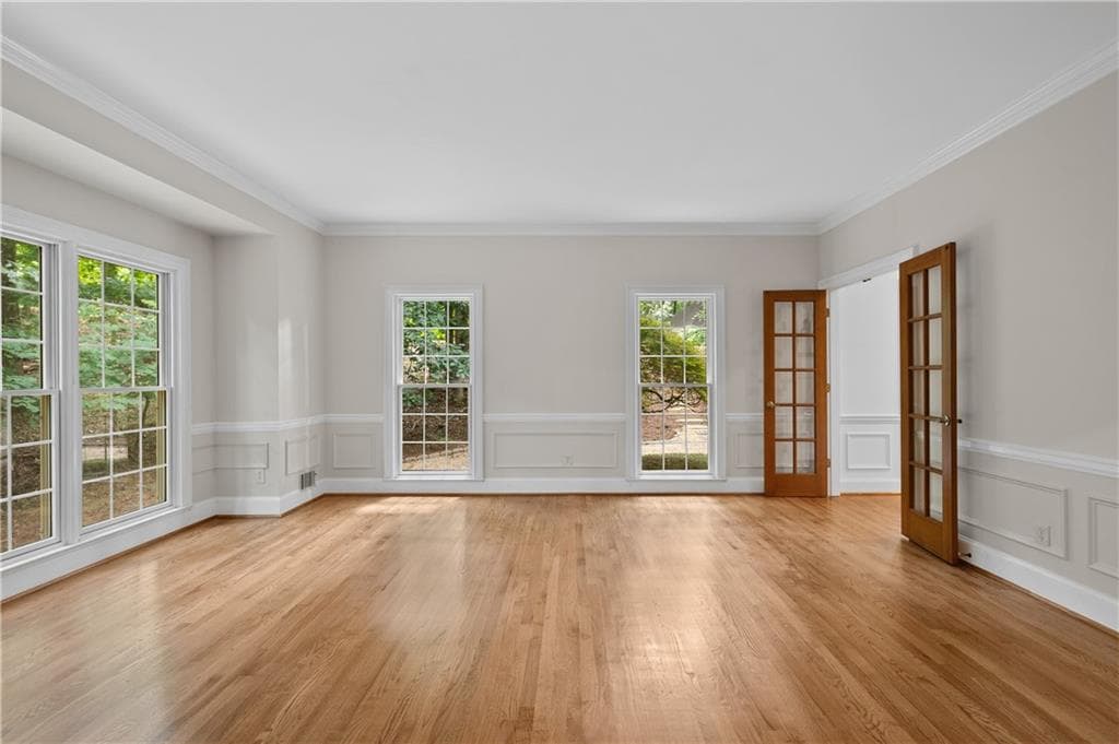 5 bedroom, 6 bathroom, 6,610 sq ft single family residence for sale at 9335 Huntcliff Trace, Sandy Springs, GA 30350 — photo 7