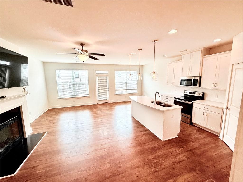 3 bedroom, 3 bathroom, 1,774 sq ft townhouse under contract at 34 Auburn Woods Drive, Auburn, GA 30011 — photo 5