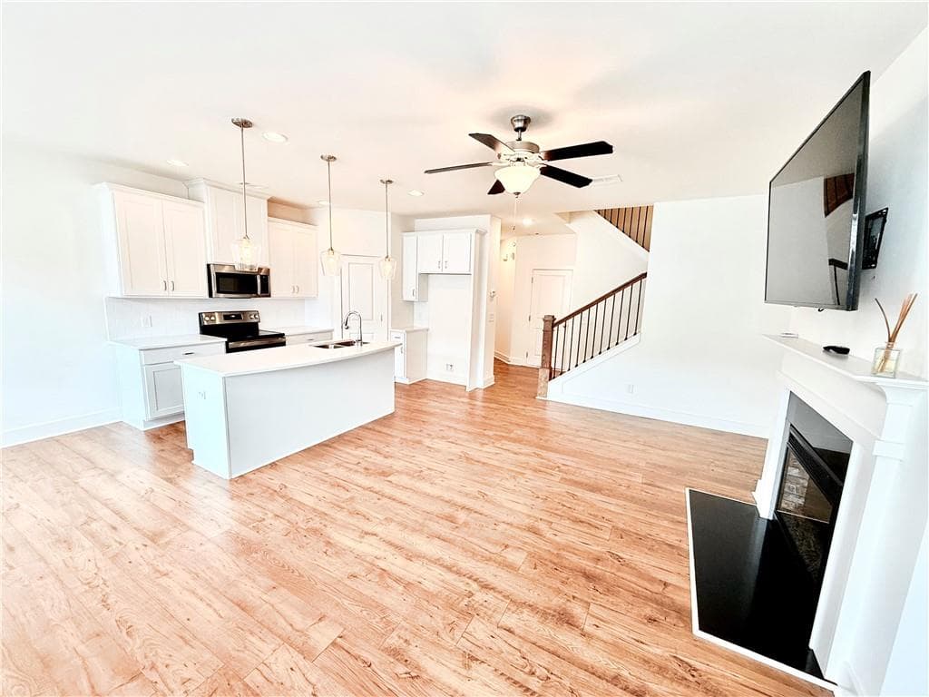 3 bedroom, 3 bathroom, 1,774 sq ft townhouse under contract at 34 Auburn Woods Drive, Auburn, GA 30011 — photo 6