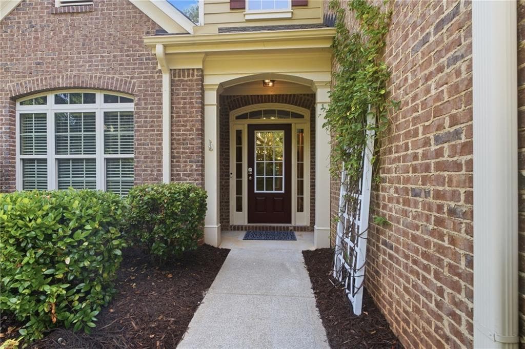 4 bedroom, 3 bathroom, 2,882 sq ft single family residence for sale at 6340 Forest Shore Court, Cumming, GA 30040 — photo 2
