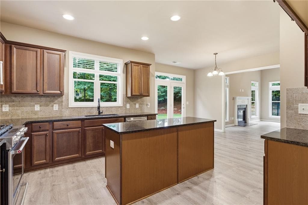 4 bedroom, 3 bathroom, 2,882 sq ft single family residence for sale at 6340 Forest Shore Court, Cumming, GA 30040 — photo 8