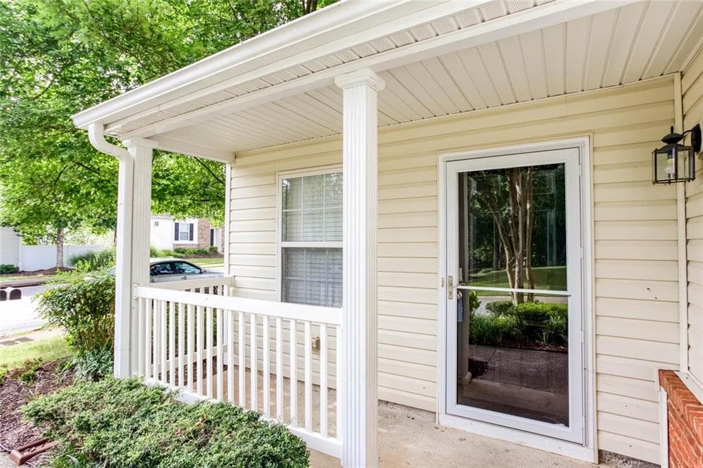 2 bedroom, 3 bathroom, 1,314 sq ft single family residence under contract at 126 W Oaks Place, Woodstock, GA 30188 — photo 2