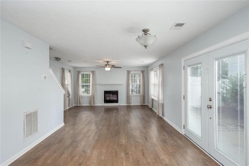 2 bedroom, 3 bathroom, 1,314 sq ft single family residence under contract at 126 W Oaks Place, Woodstock, GA 30188 — photo 5