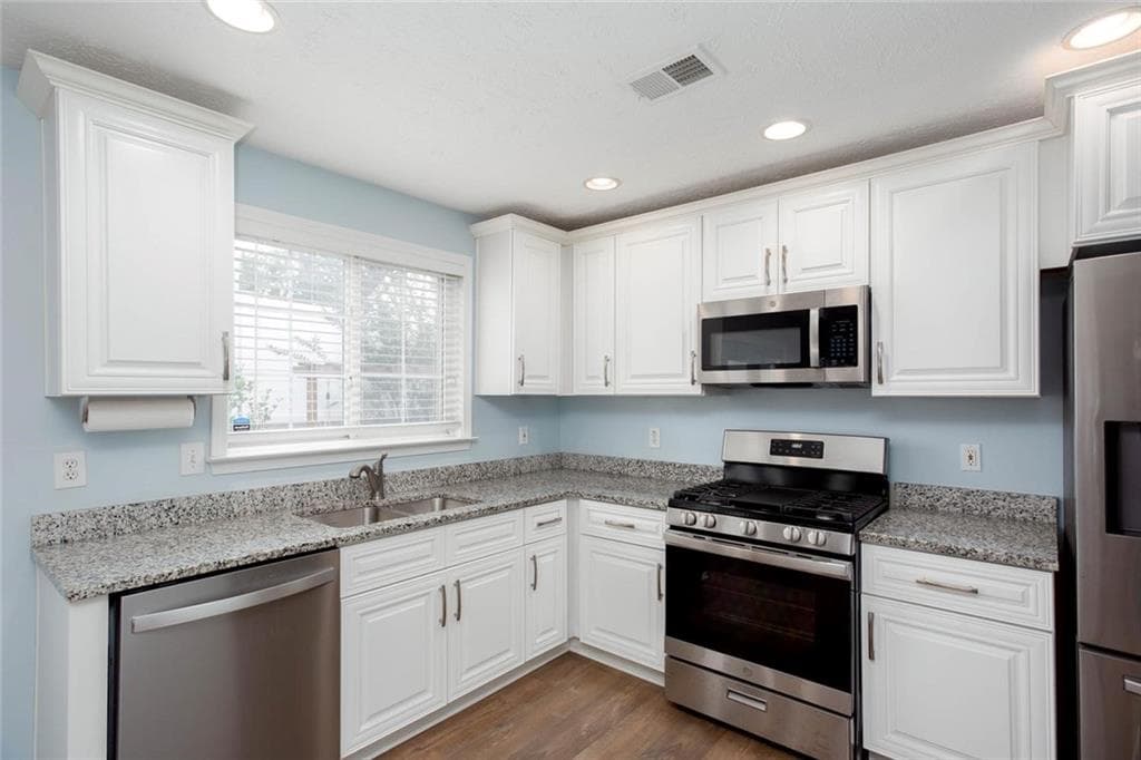 2 bedroom, 3 bathroom, 1,314 sq ft single family residence under contract at 126 W Oaks Place, Woodstock, GA 30188 — photo 6
