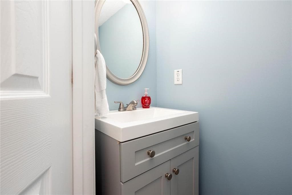 2 bedroom, 3 bathroom, 1,314 sq ft single family residence under contract at 126 W Oaks Place, Woodstock, GA 30188 — photo 8
