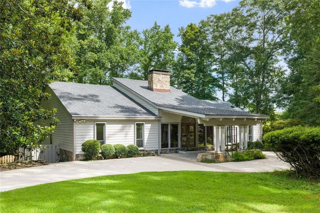 4 bedroom, 5 bathroom, 5,000 sq ft single family residence sold at 110 River Landing, Atlanta, GA 30350