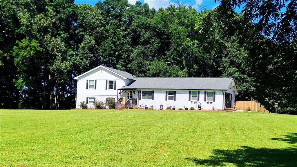 5 bedroom, 3 bathroom, 2,580 sq ft single family residence for sale at 2107 Henderson Mill Road, Covington, GA 30014 — photo 2