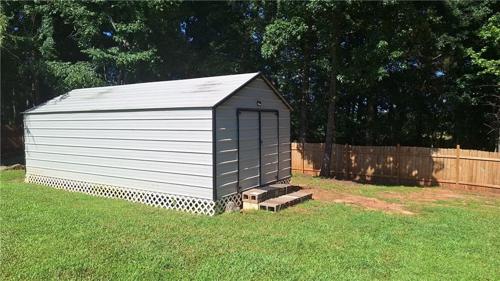 5 bedroom, 3 bathroom, 2,580 sq ft single family residence for sale at 2107 Henderson Mill Road, Covington, GA 30014 — photo 7