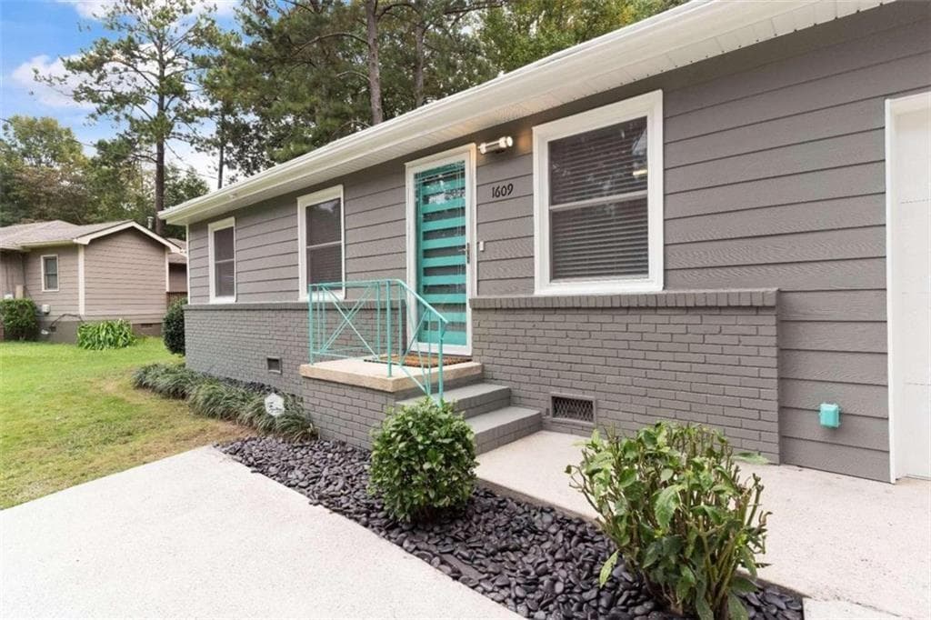3 bedroom, 2 bathroom, 1,524 sq ft single family residence for sale at 1609 Bridgeport Drive, Atlanta, GA 30318 — photo 3