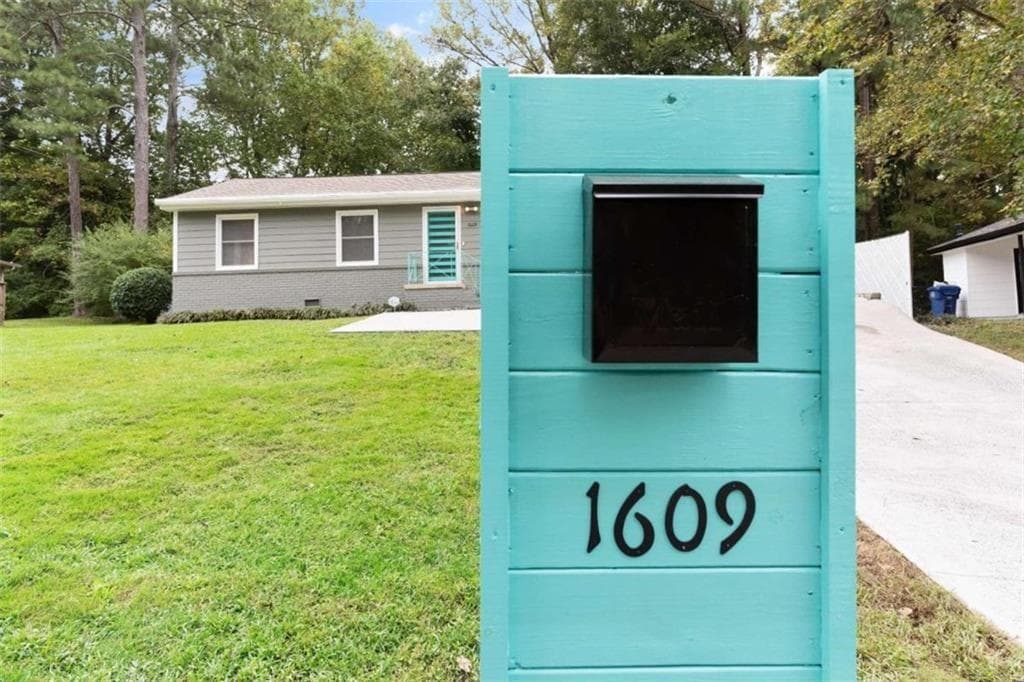 3 bedroom, 2 bathroom, 1,524 sq ft single family residence for sale at 1609 Bridgeport Drive, Atlanta, GA 30318 — photo 5