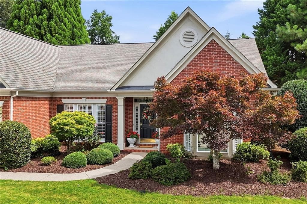 3 bedroom, 3 bathroom, 2,819 sq ft single family residence under contract at 1430 Harburn Court, Cumming, GA 30041 — photo 3