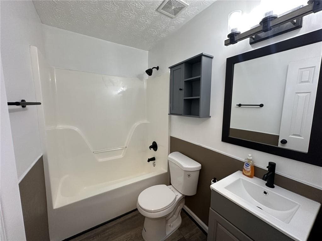5 bedroom, 3 bathroom, 3,004 sq ft single family residence for rent at 1847 Harmony Trace, Lithonia, GA 30058 for $2,500 a month — photo 4