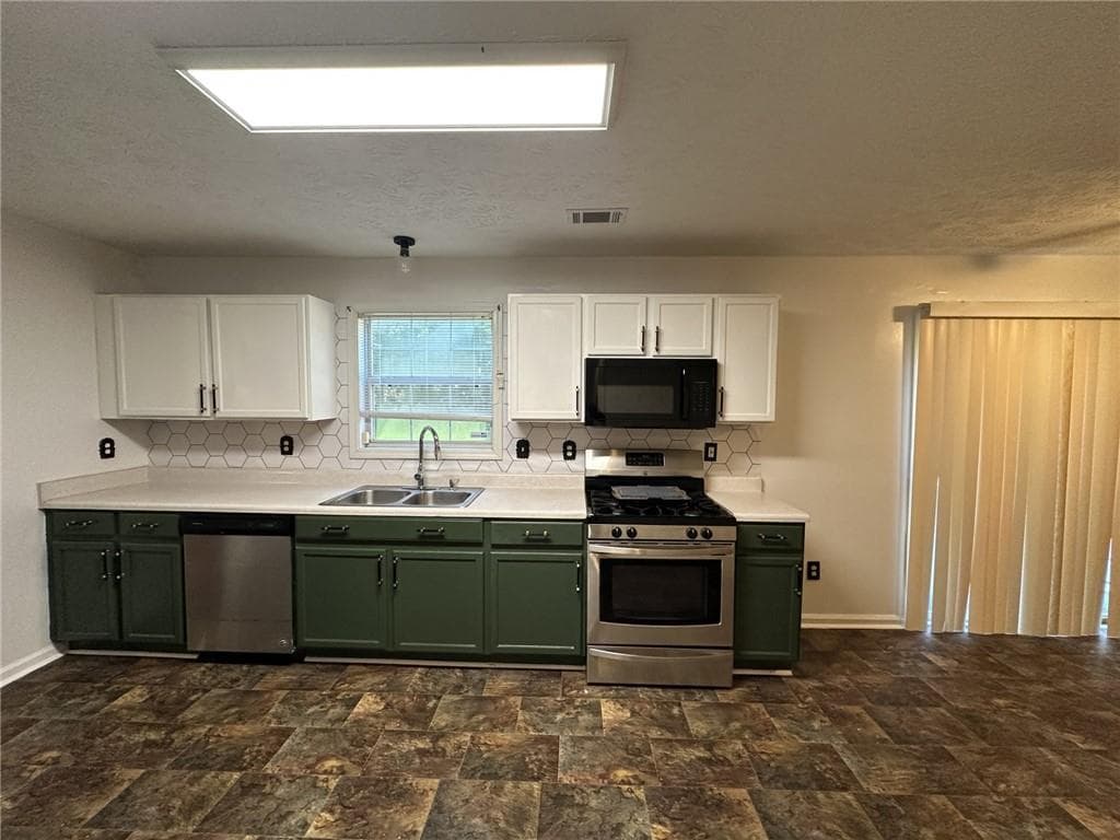 5 bedroom, 3 bathroom, 3,004 sq ft single family residence for rent at 1847 Harmony Trace, Lithonia, GA 30058 for $2,500 a month — photo 8