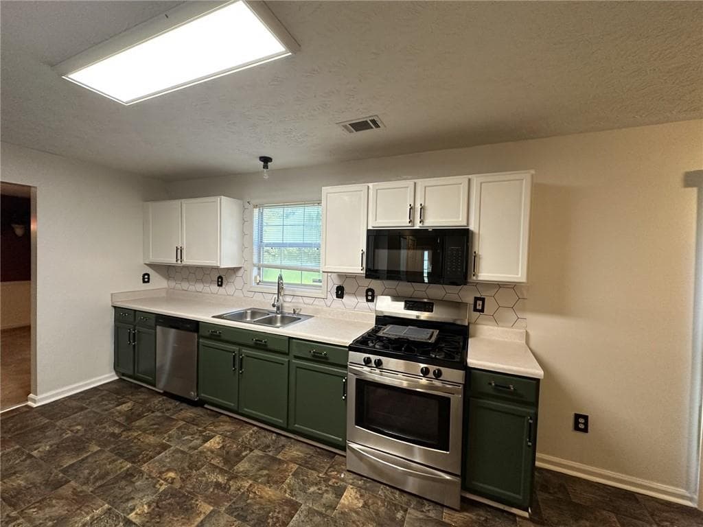 5 bedroom, 3 bathroom, 3,004 sq ft single family residence for rent at 1847 Harmony Trace, Lithonia, GA 30058 for $2,500 a month — photo 9