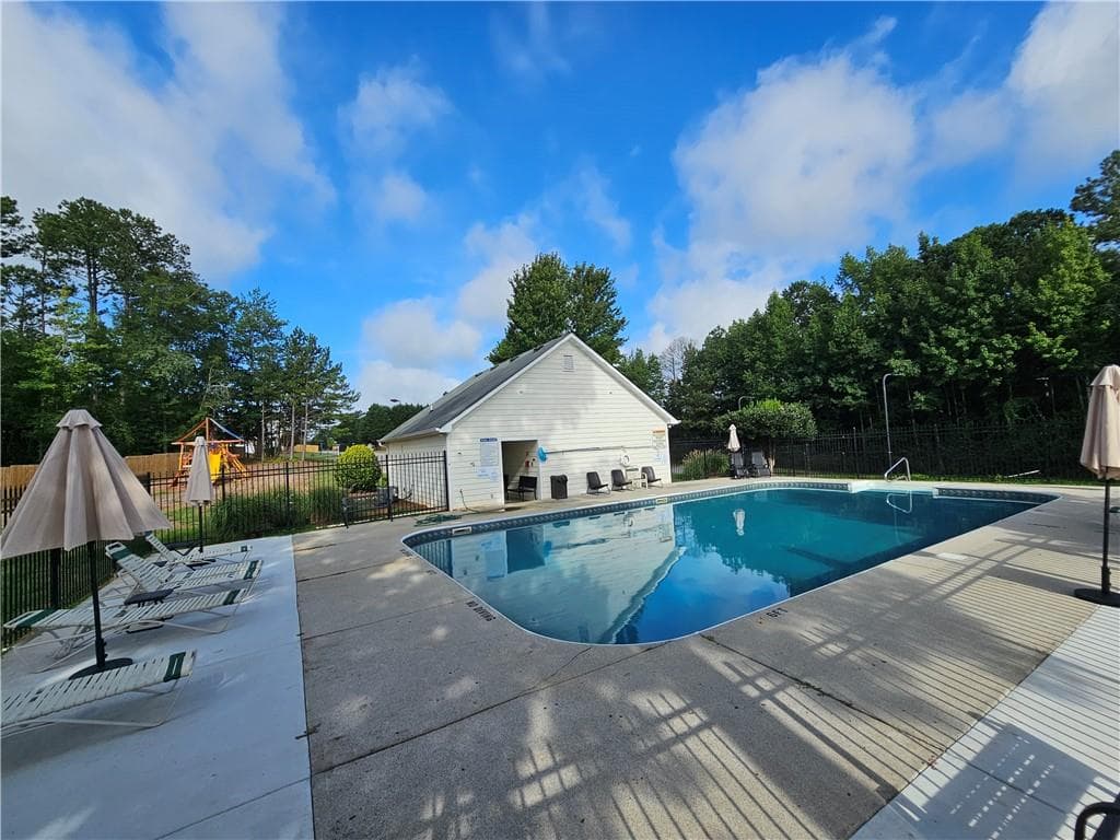 5 bedroom, 3 bathroom, 2,668 sq ft single family residence under contract at 508 Great Oak Place, Villa Rica, GA 30180 — photo 2