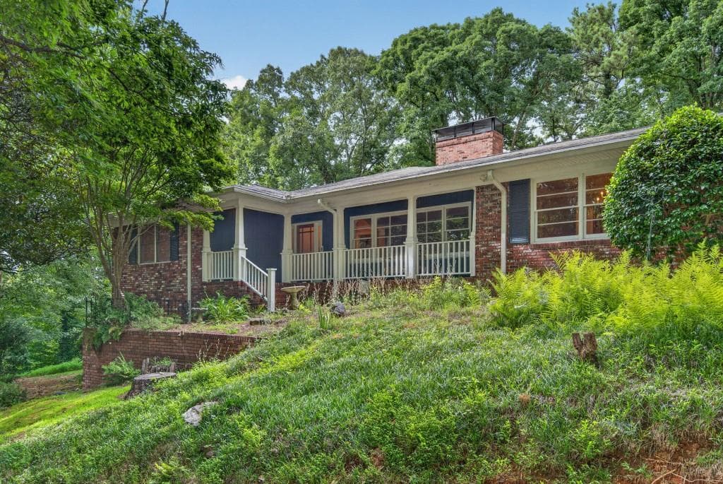 5 bedroom, 3 bathroom, 3,864 sq ft single family residence for sale at 5274 Powers Ferry Road, Atlanta, GA 30327
