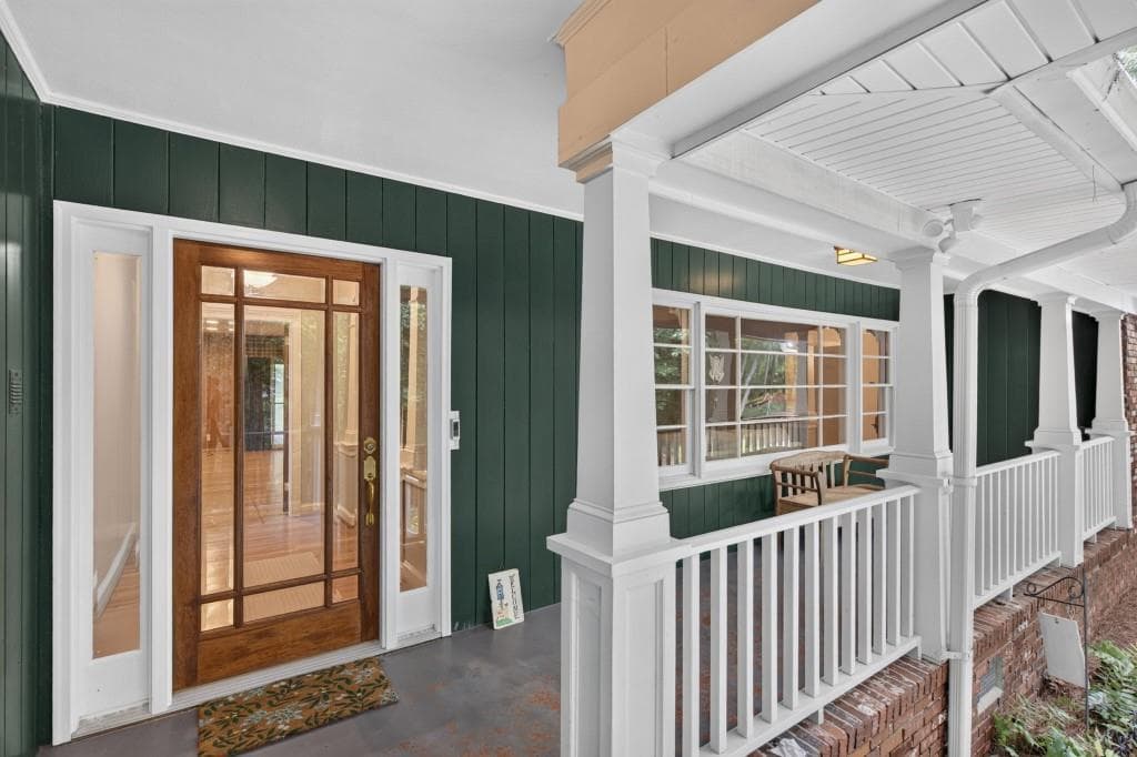 5 bedroom, 3 bathroom, 3,864 sq ft single family residence for sale at 5274 Powers Ferry Road, Atlanta, GA 30327 — photo 5