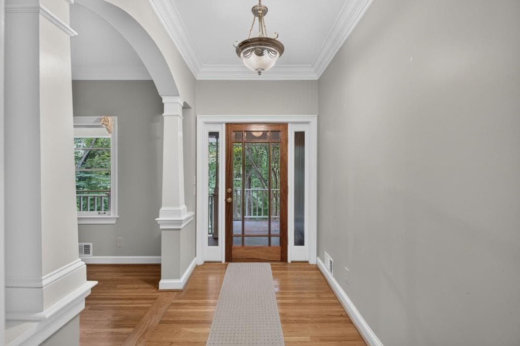 5 bedroom, 3 bathroom, 3,864 sq ft single family residence for sale at 5274 Powers Ferry Road, Atlanta, GA 30327 — photo 6