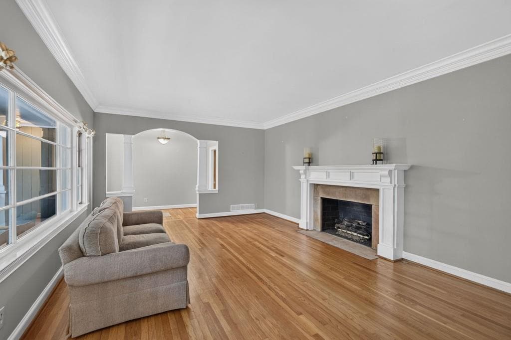 5 bedroom, 3 bathroom, 3,864 sq ft single family residence for sale at 5274 Powers Ferry Road, Atlanta, GA 30327 — photo 9