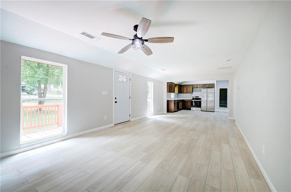 4 bedroom, 3 bathroom single family residence under contract at 7289 Staton Place, Acworth, GA 30102 — photo 2