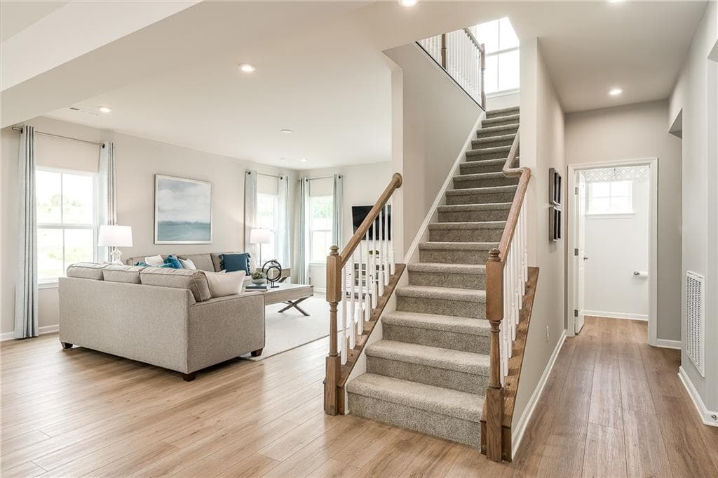 4 bedroom, 3 bathroom, 2,114 sq ft single family residence for sale at 279 Oakleigh Drive, Calhoun, GA 30701 — photo 4