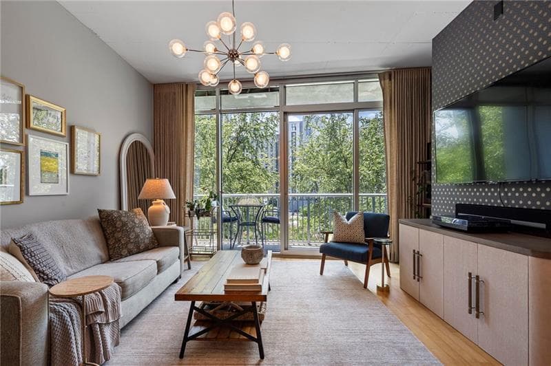 1 bedroom, 1 bathroom, 812 sq ft condominium sold at 44 Peachtree Place 822, Atlanta, GA 30309