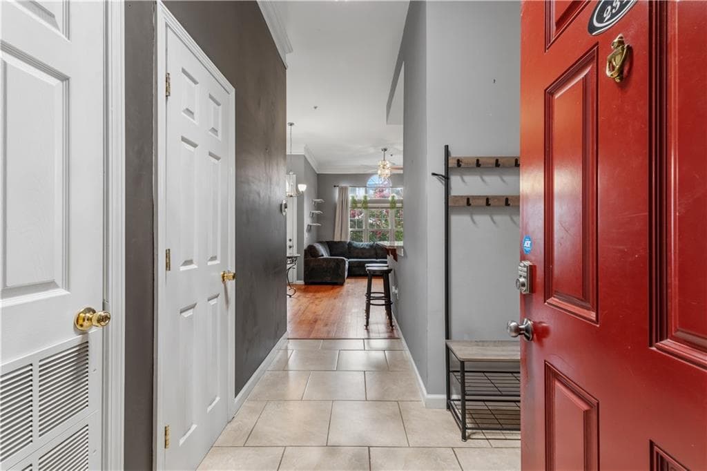2 bedroom, 2 bathroom, 1,130 sq ft condominium for sale at 2700 Pine Tree Road 2314, Atlanta, GA 30324 — photo 3