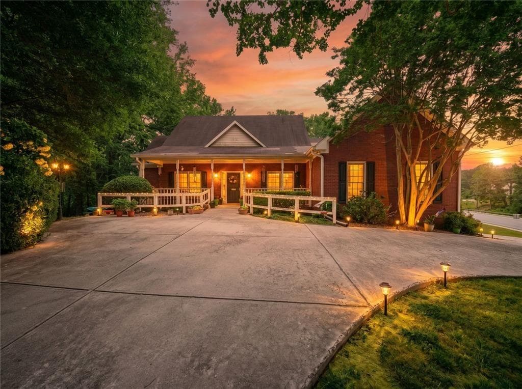 4 bedroom, 3 bathroom, 4,161 sq ft single family residence for sale at 5030 Pine Mountain Road, Kennesaw, GA 30152 — photo 2